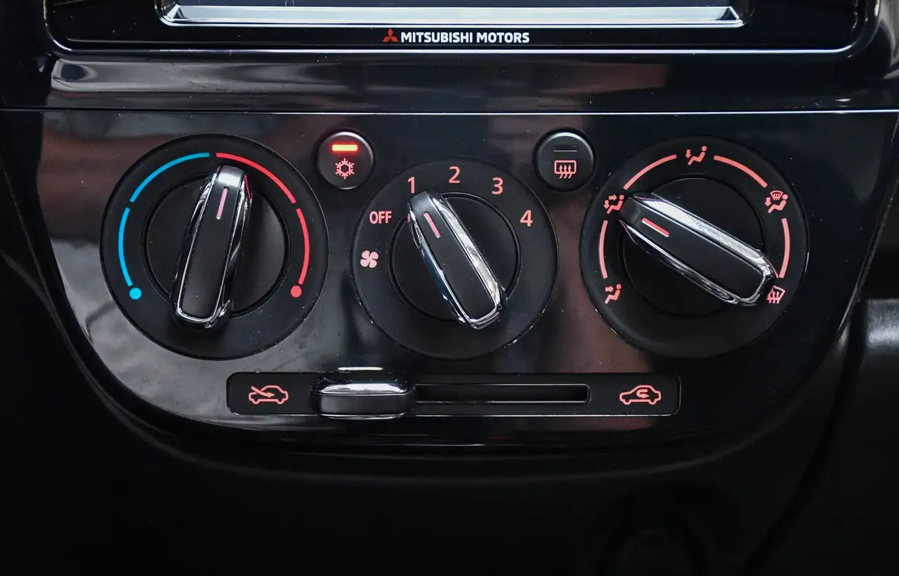 Mitsubishi Space Star - 11