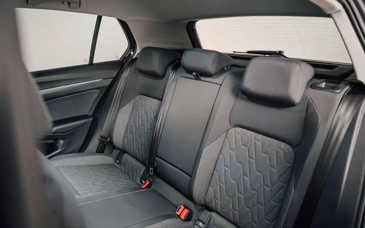 Volkswagen Golf - 8