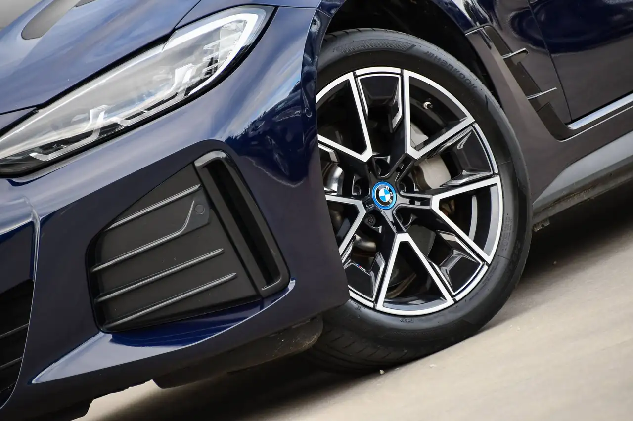 BMW i4 - 10