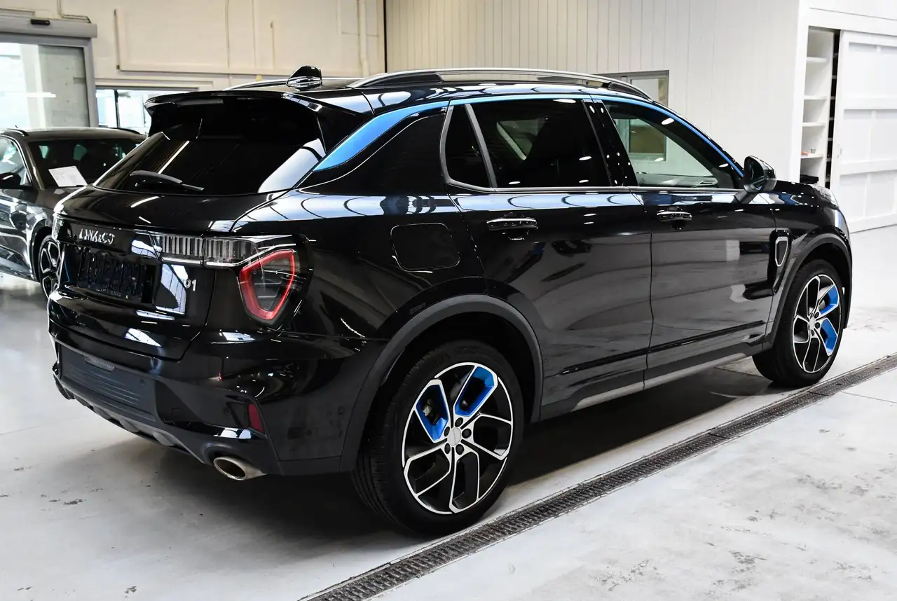 Lynk & Co 01 - 3