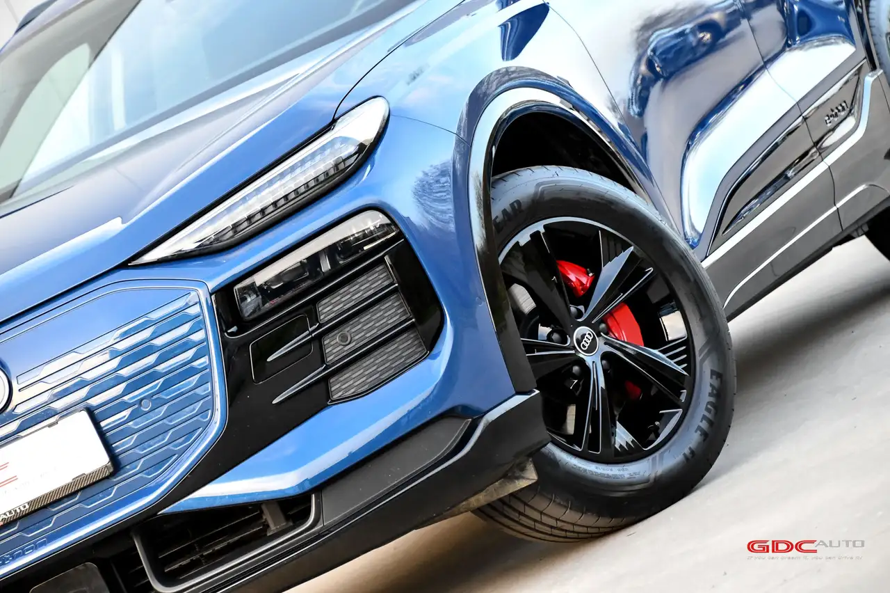 Audi Q6 e-tron - 11
