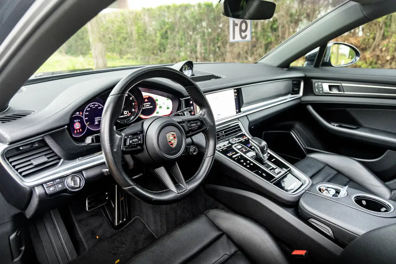 Porsche Panamera - 4