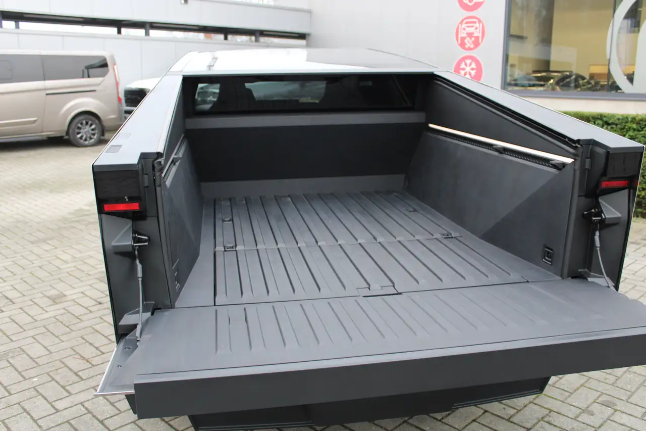 Tesla Cybertruck - 9