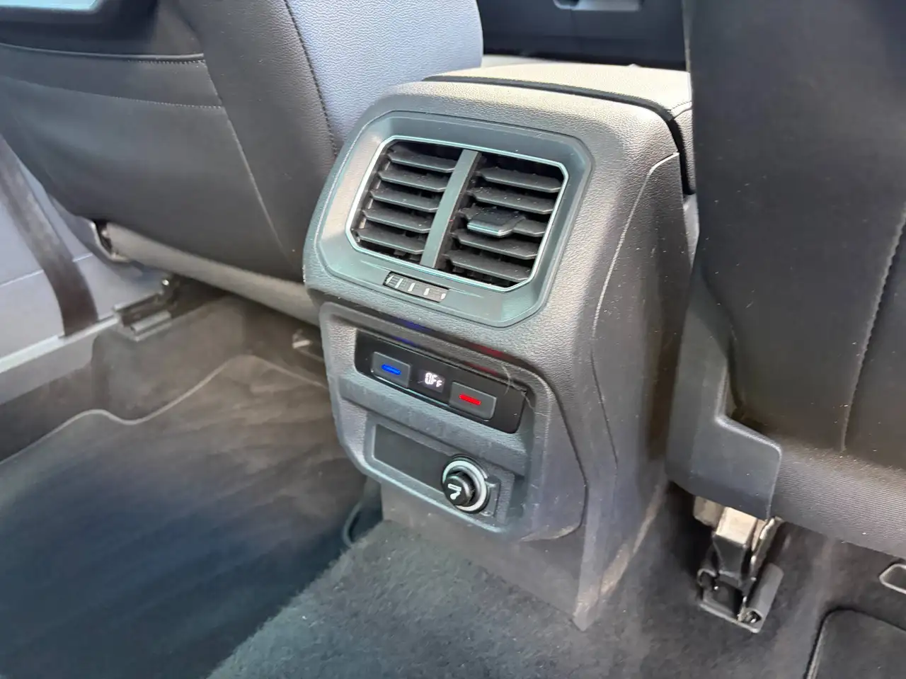 Volkswagen Tiguan - 11