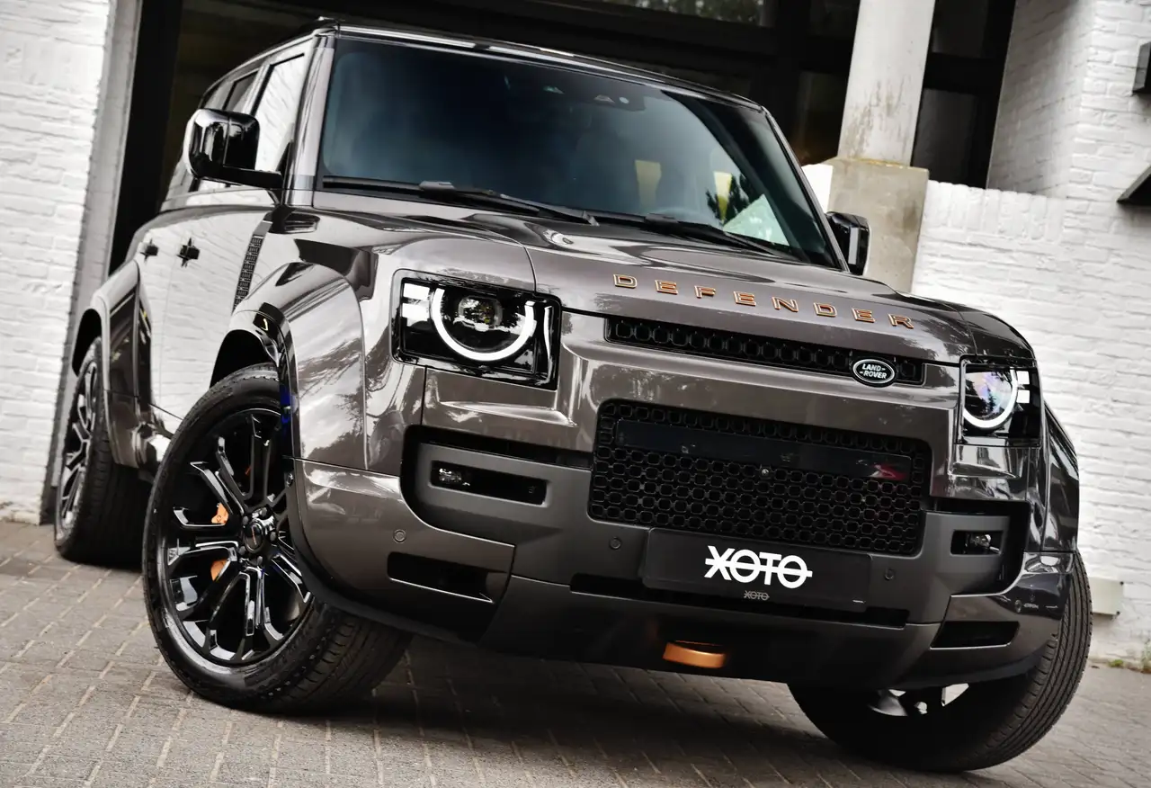 Land Rover Defender - 2