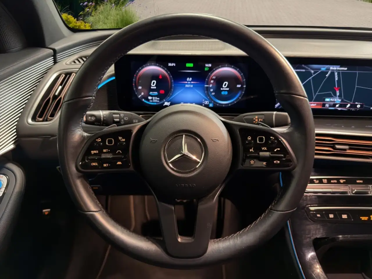 Mercedes-Benz EQC 400 - 11