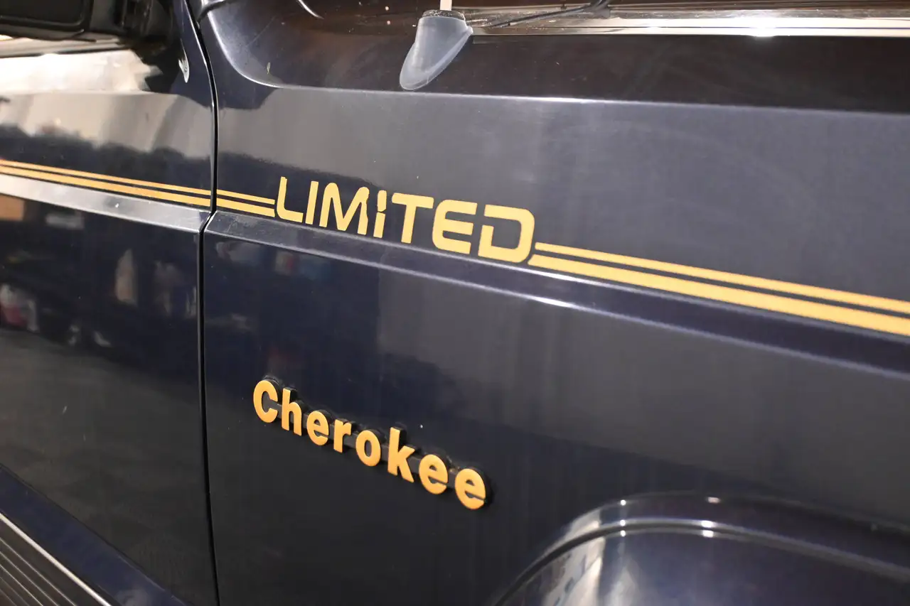 Jeep Cherokee - 3