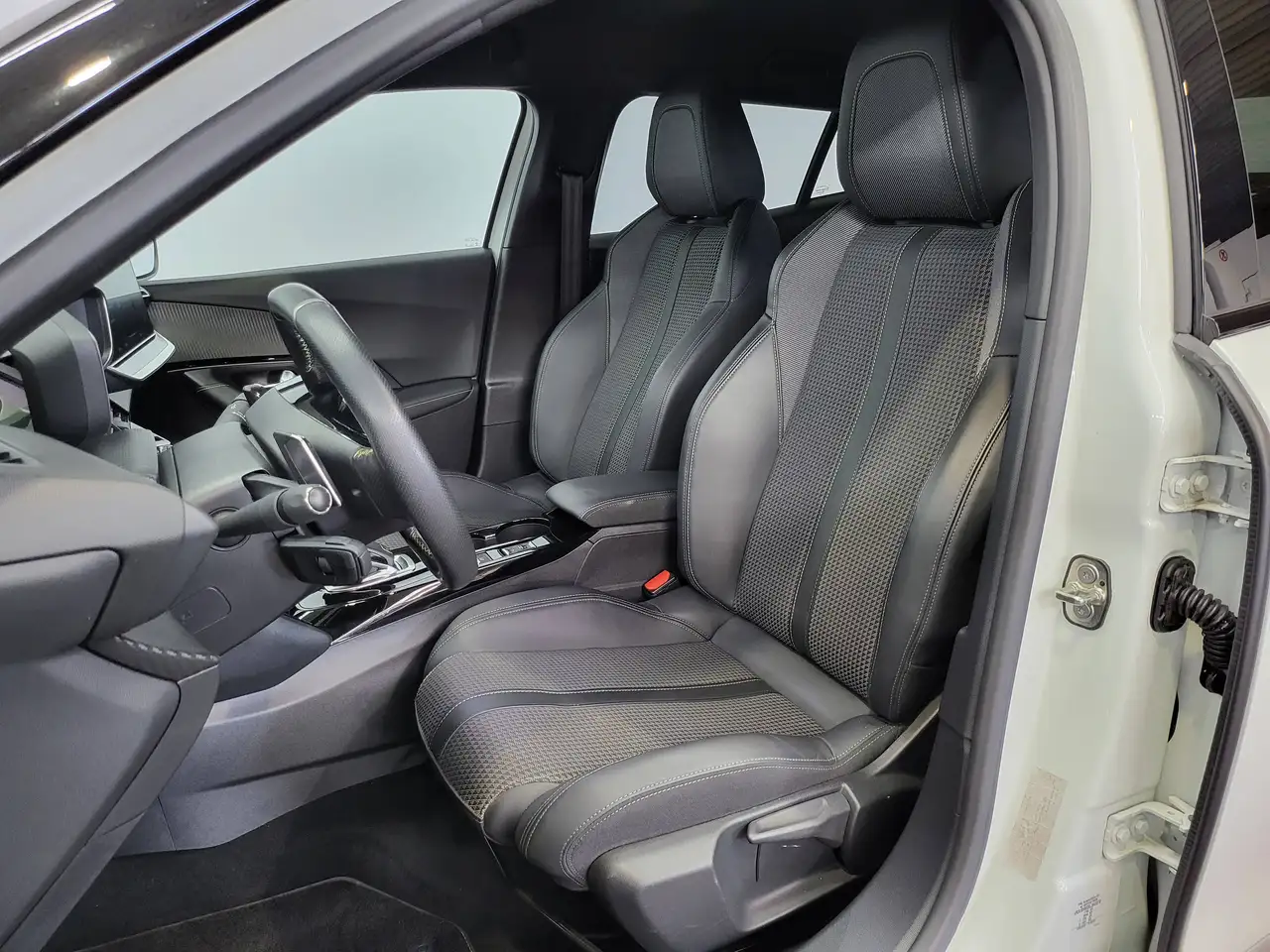 Peugeot 2008 - 12