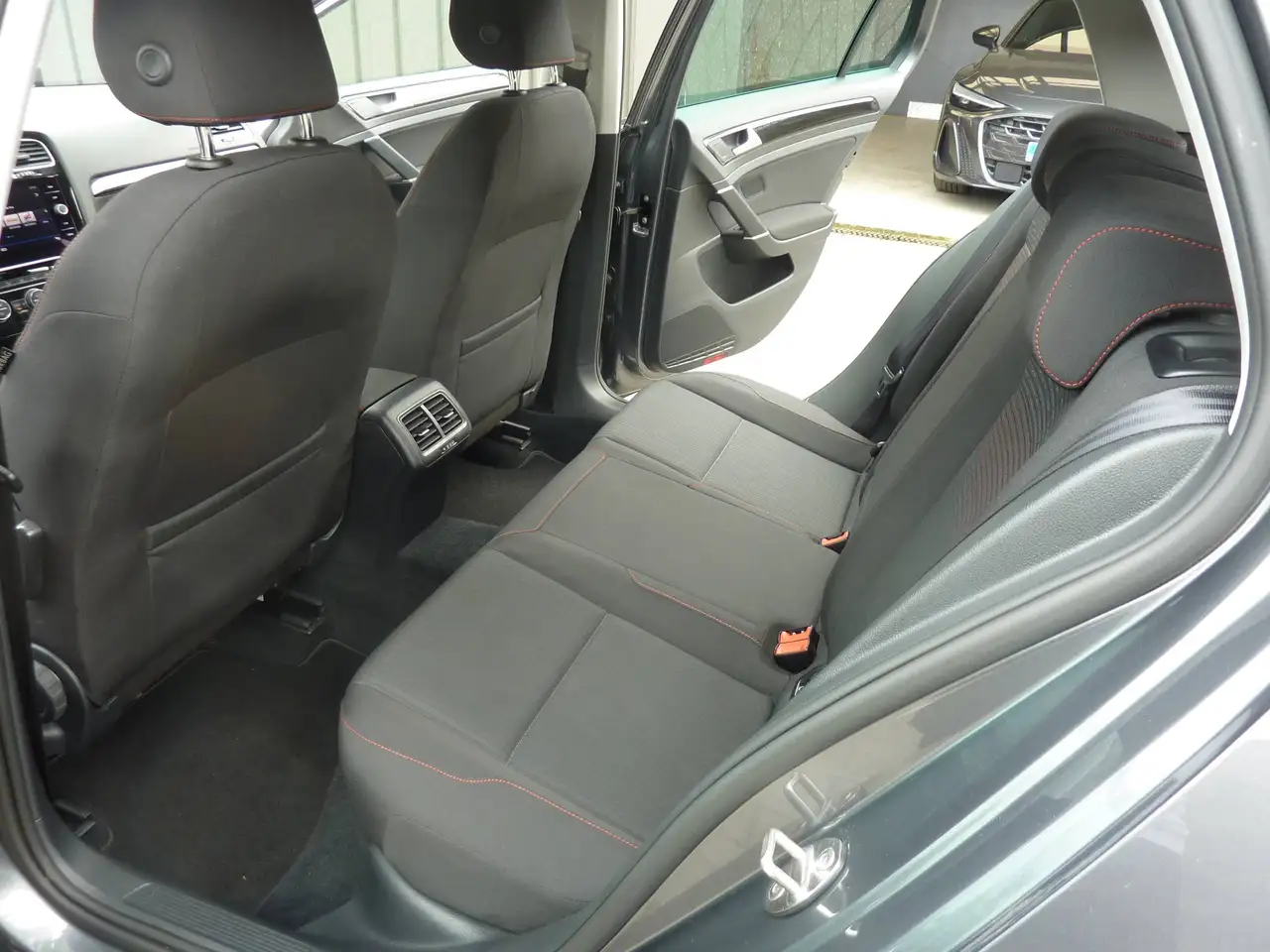 Volkswagen Golf - 10