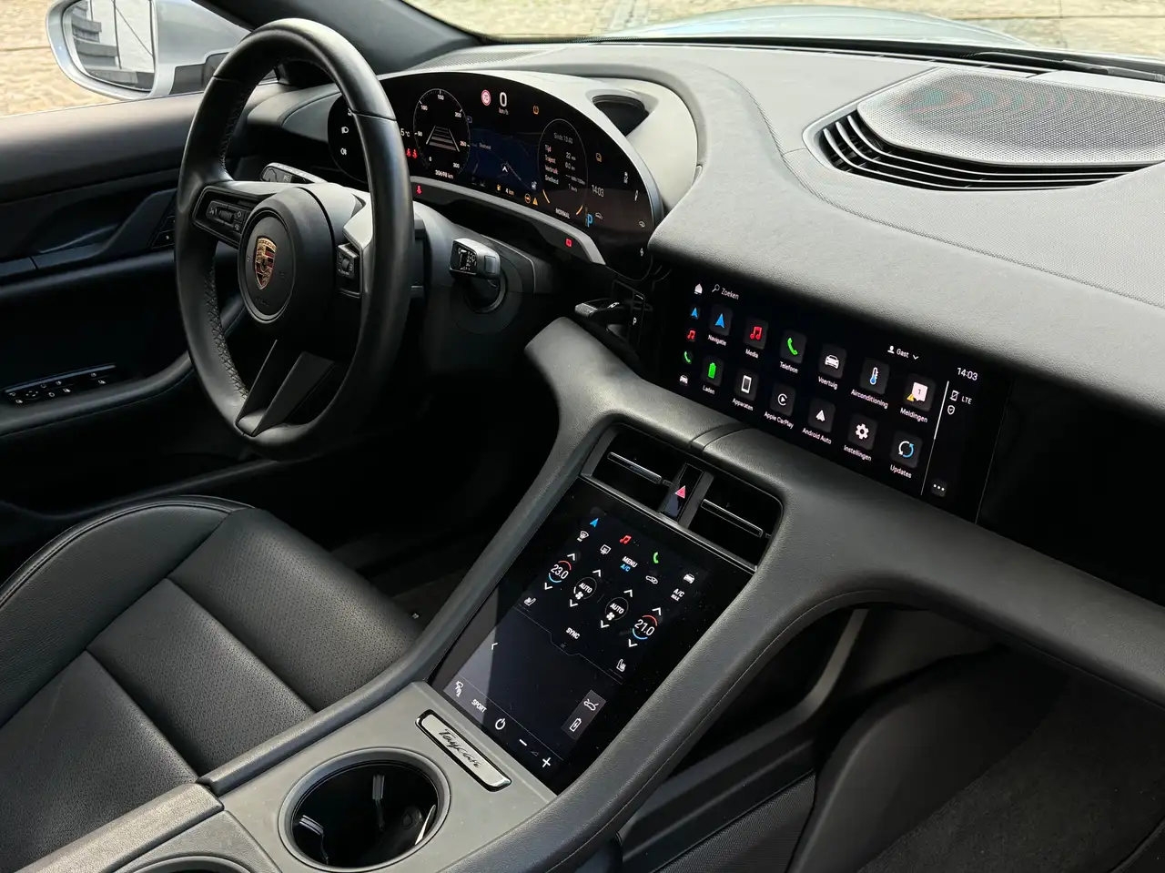 Porsche Taycan - 7