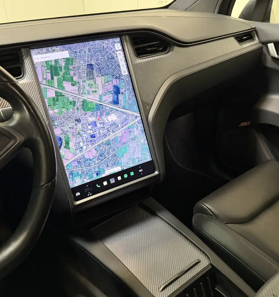 Tesla Model X - 12