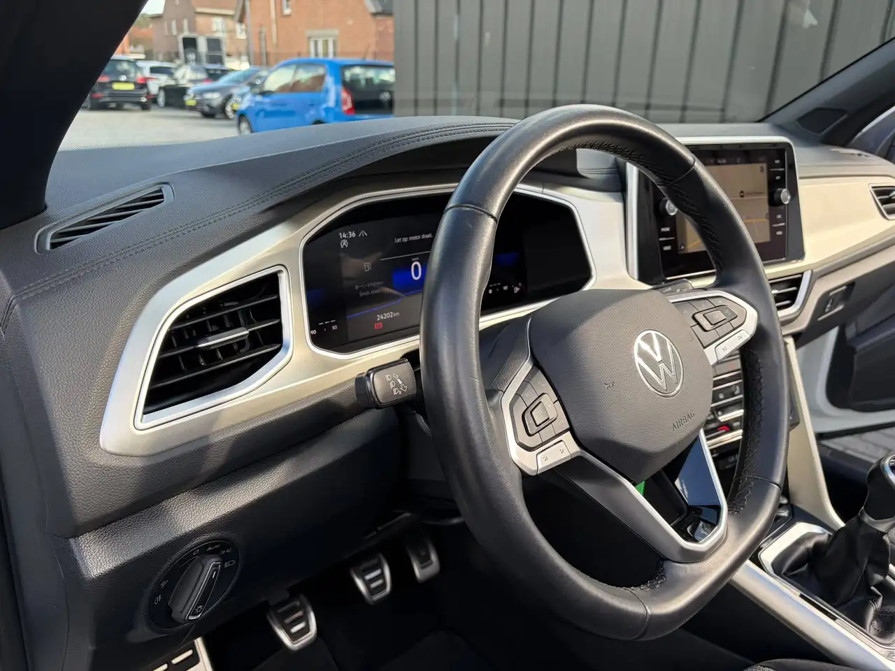 Volkswagen T-Roc - 13