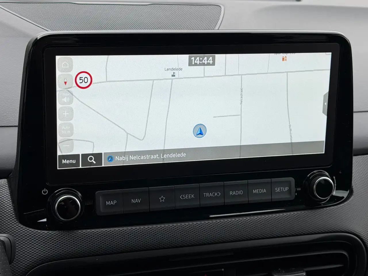 Hyundai KONA - 11