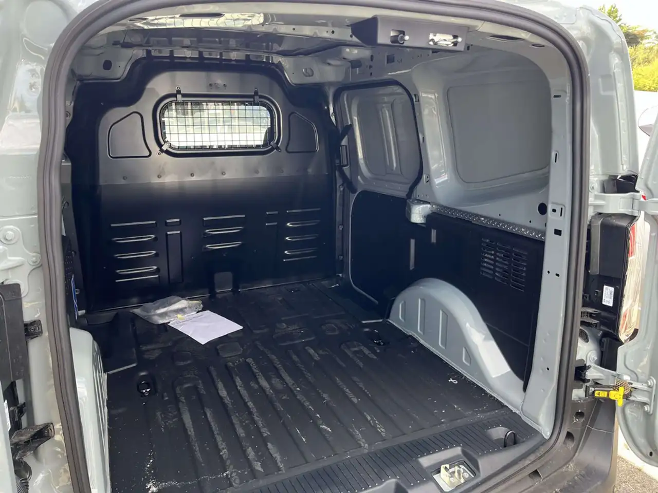 Ford Transit Courier - 11