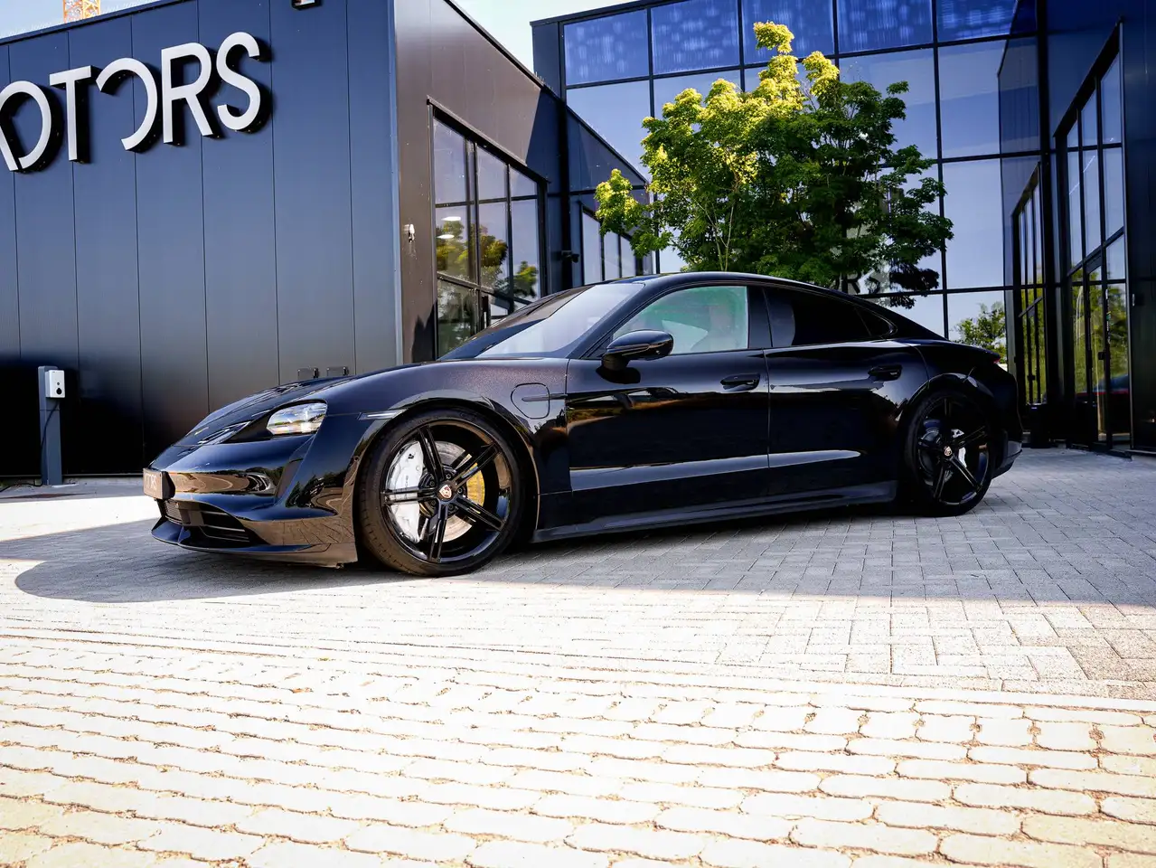 Porsche Taycan - 3