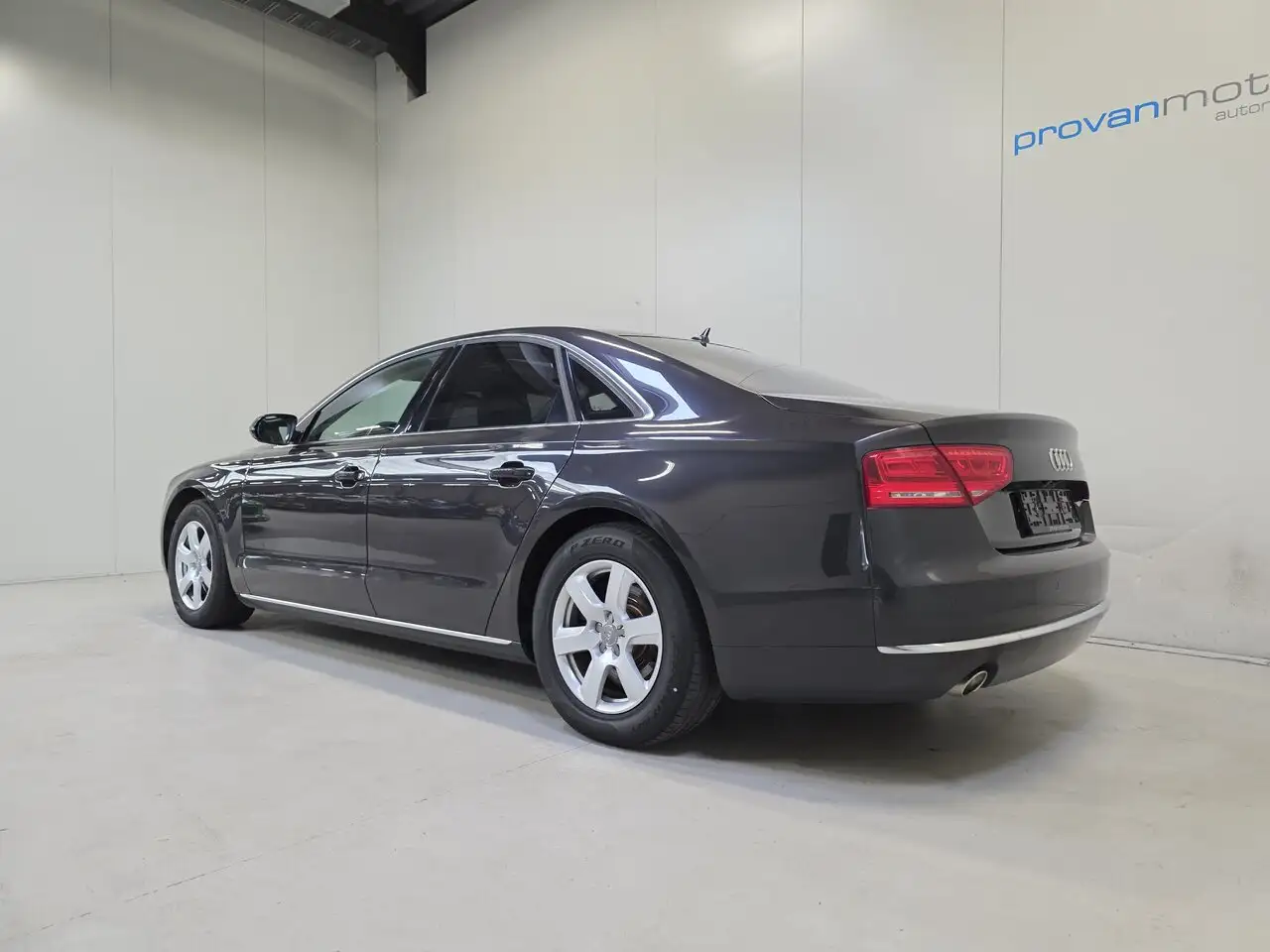Audi A8 - 6