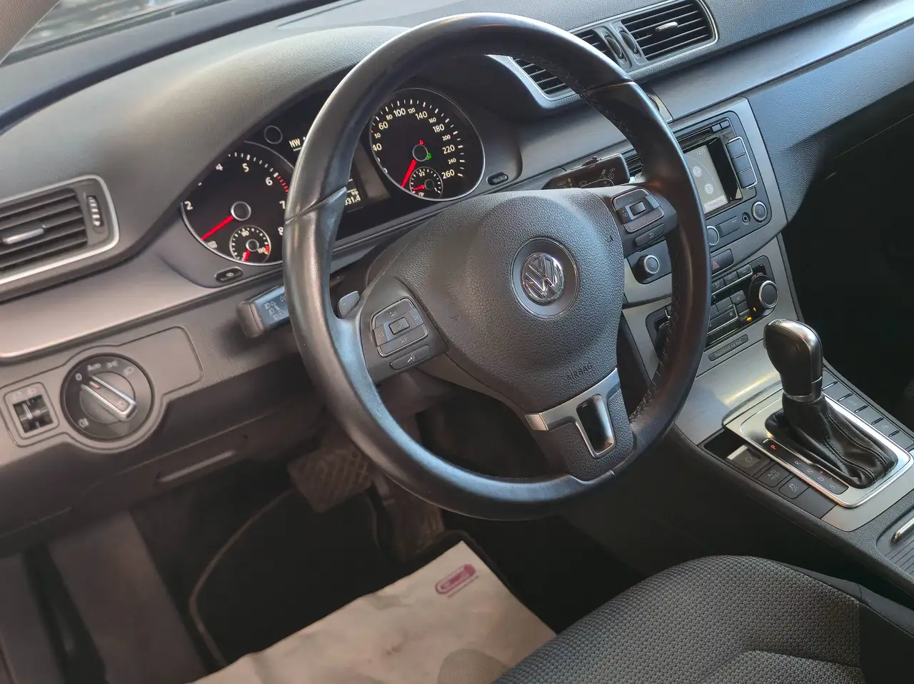 Volkswagen Passat - 8