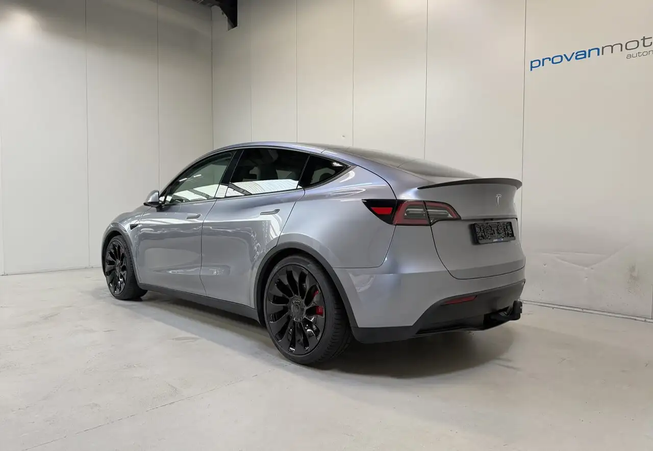 Tesla Model Y - 6