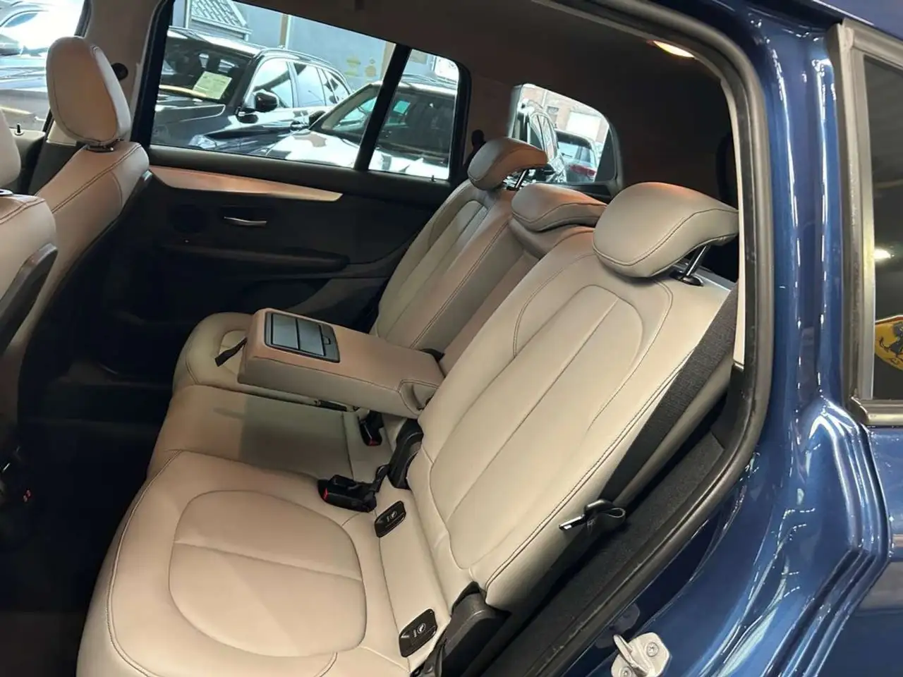 BMW 216 - 8
