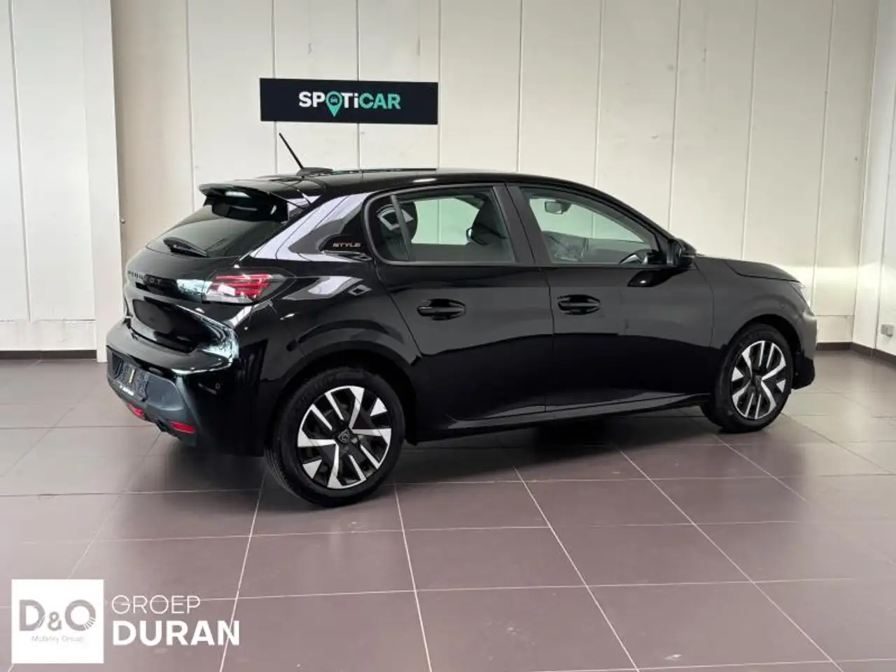 Peugeot 208 - 8