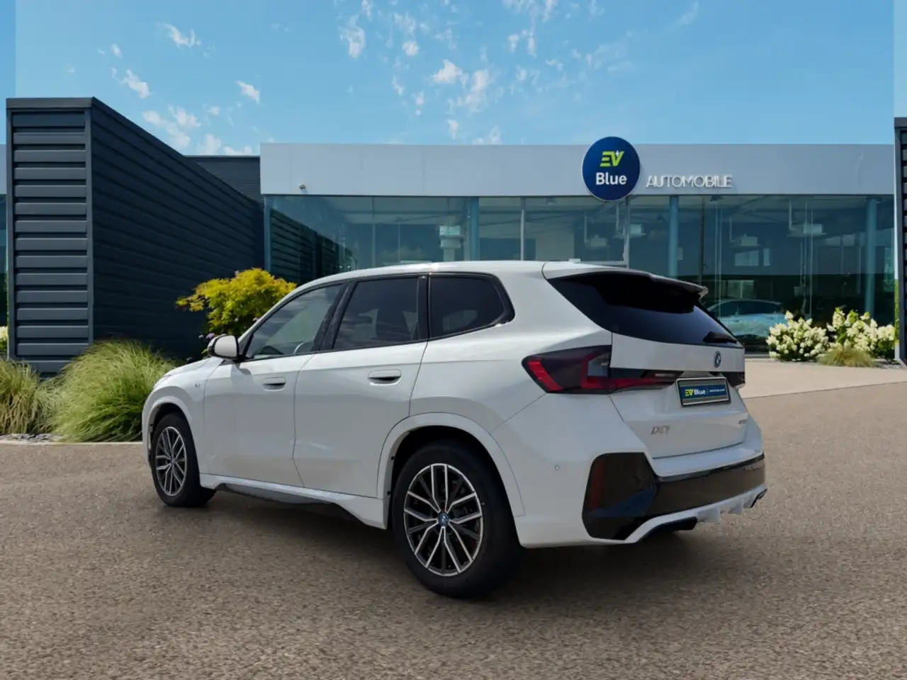 BMW iX1 - 4