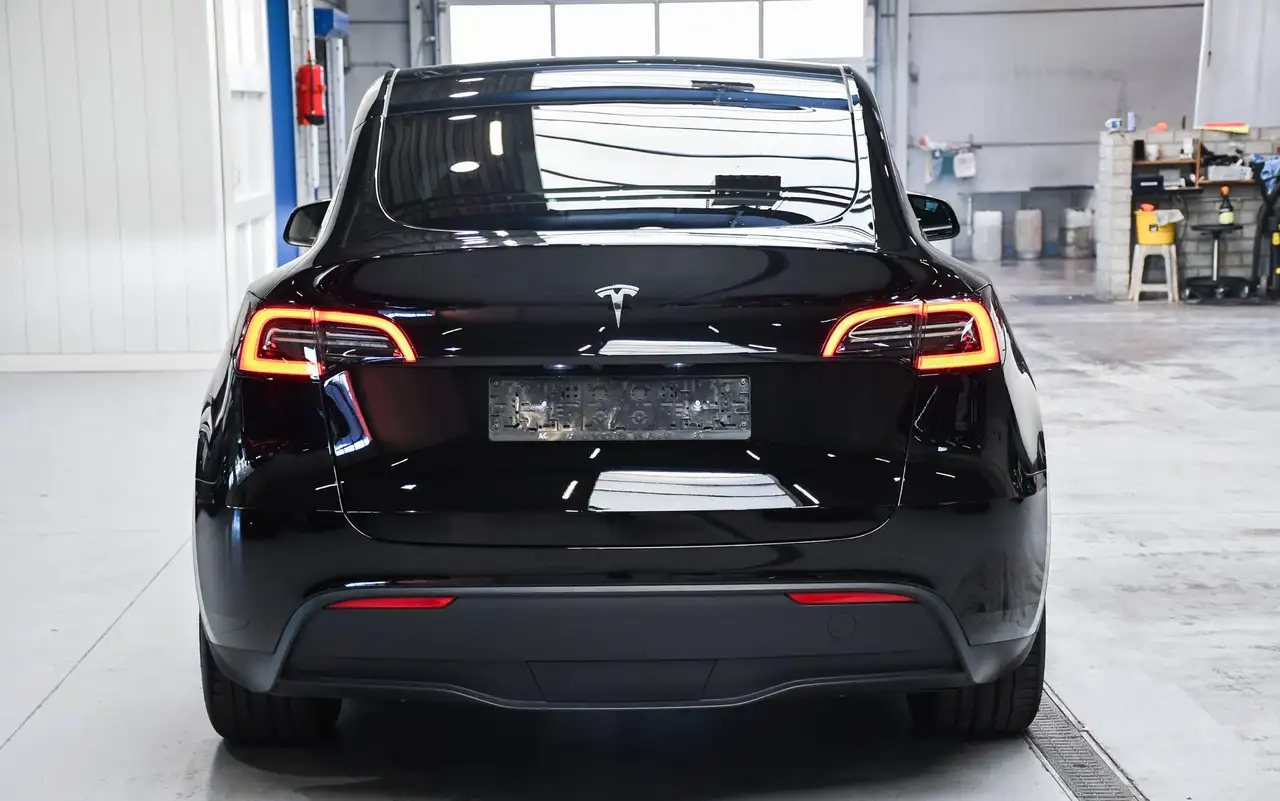 Tesla Model Y - 5