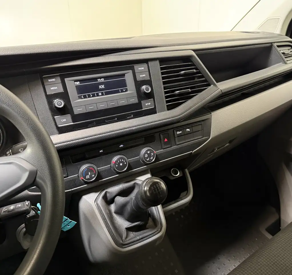 Volkswagen T6 Transporter - 12