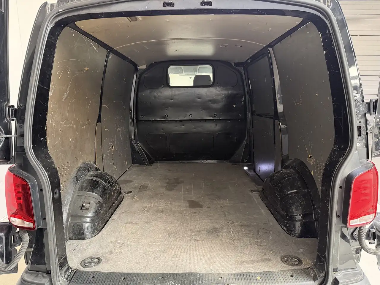 Volkswagen T6 Transporter - 10