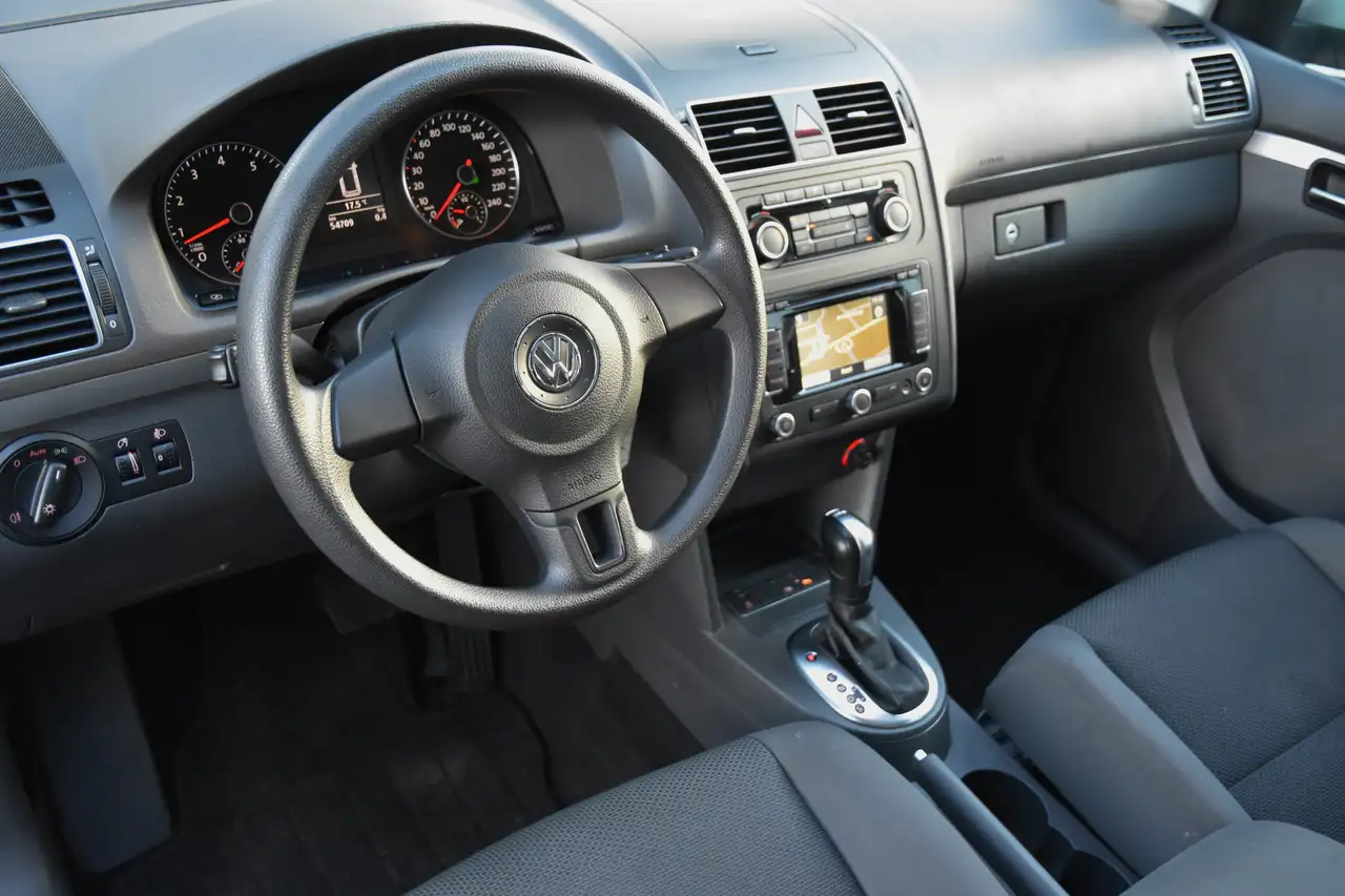 Volkswagen Touran - 4
