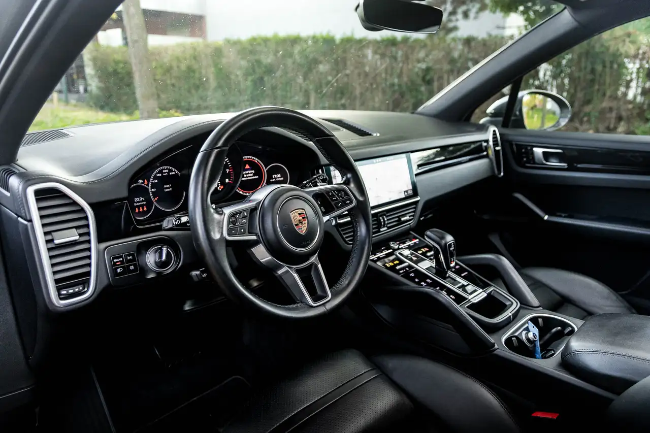 Porsche Cayenne - 4