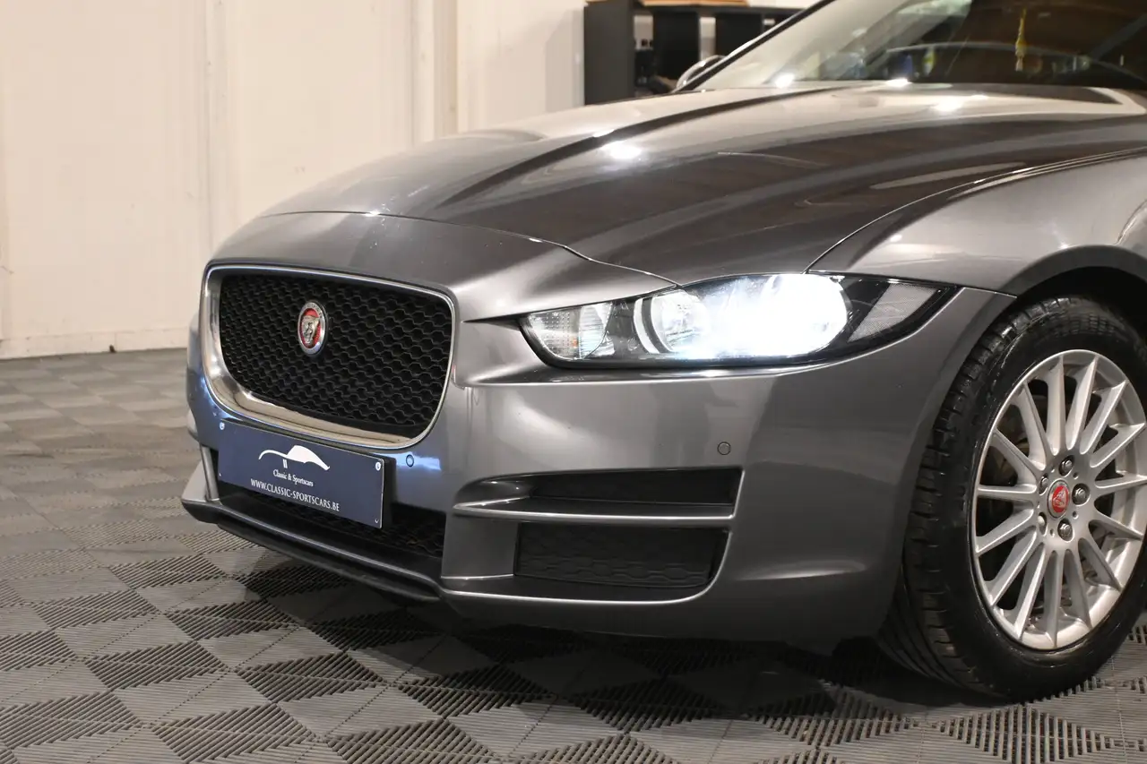 Jaguar XE - 4