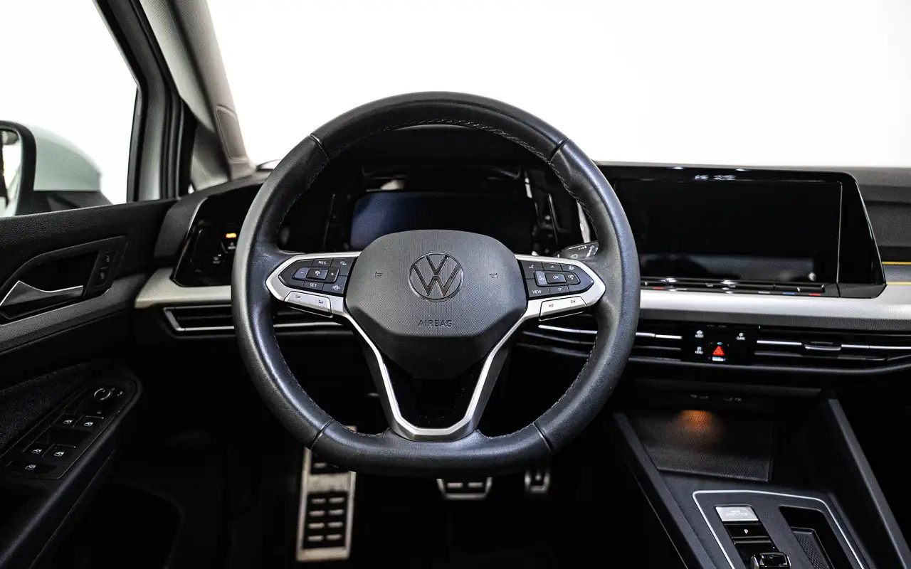 Volkswagen Golf - 10