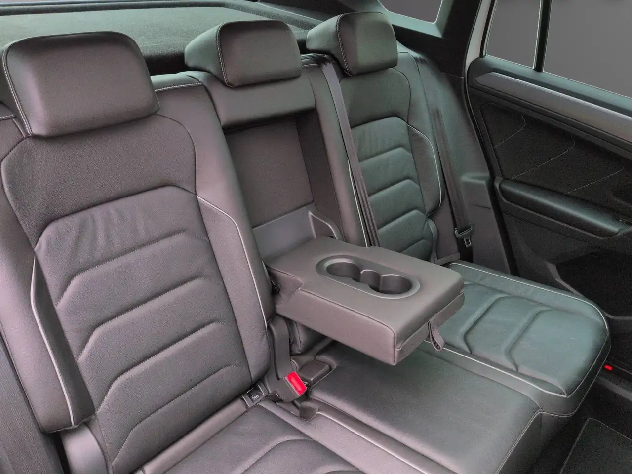 Volkswagen Tiguan - 9