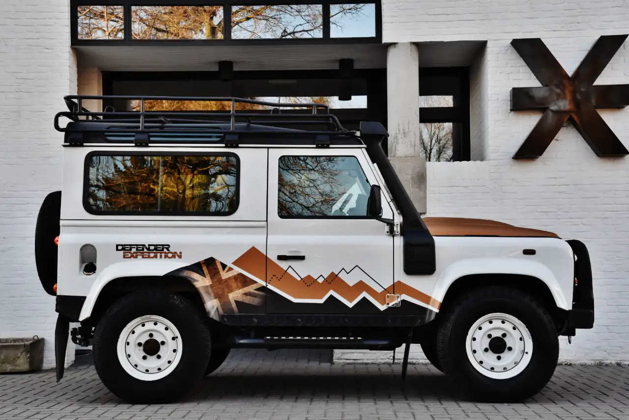 Land Rover Defender - 3