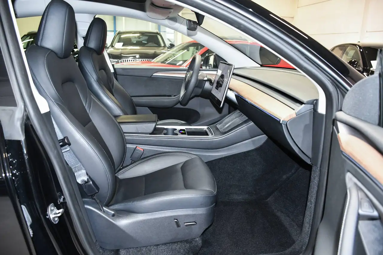 Tesla Model Y - 6