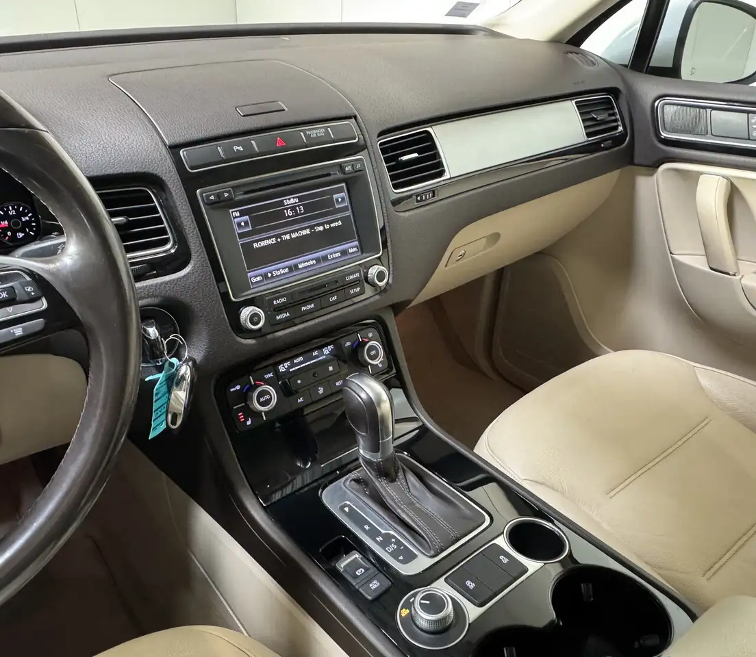 Volkswagen Touareg - 11