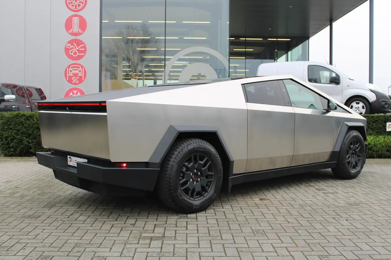 Tesla Cybertruck - 6