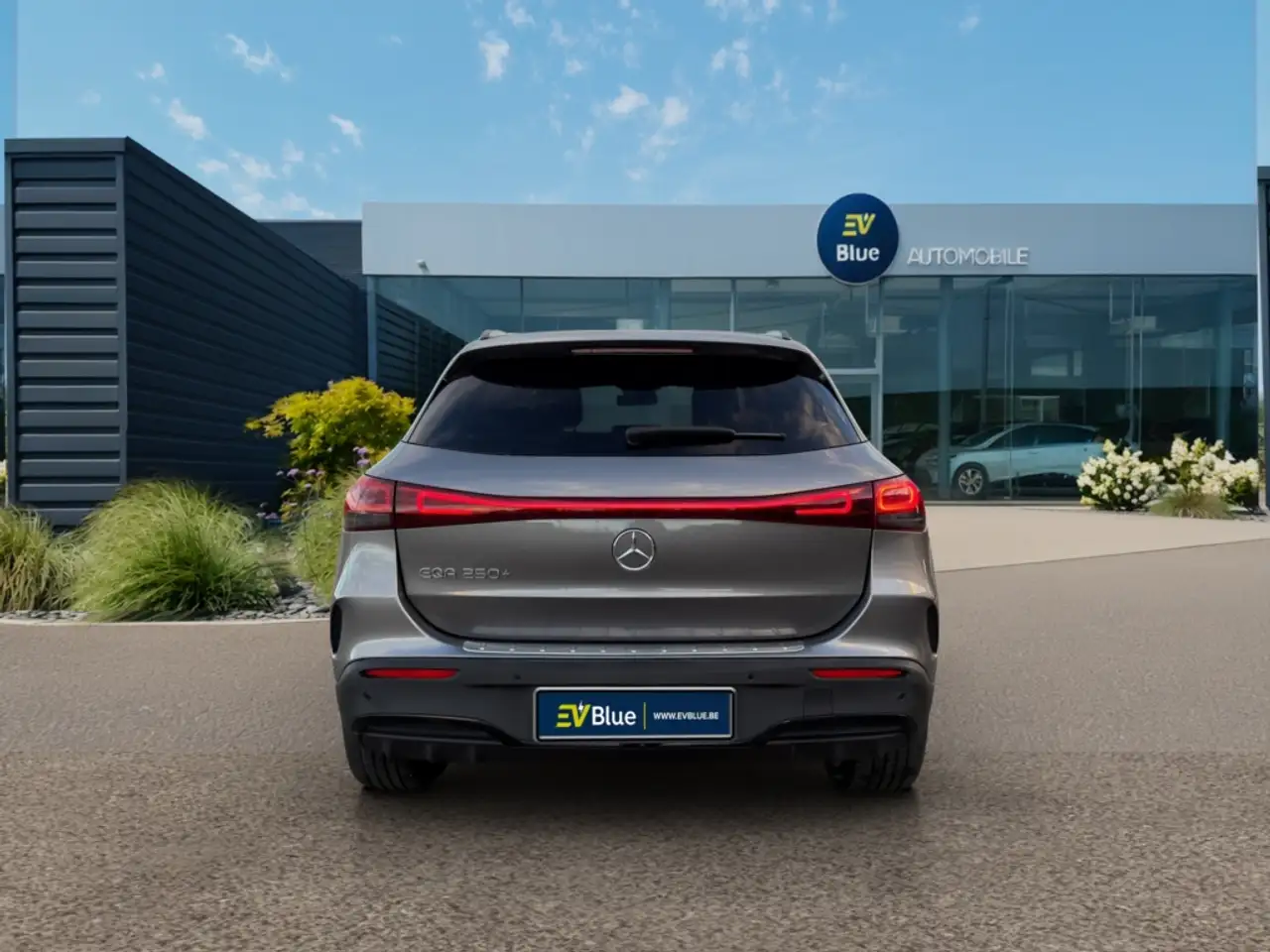 Mercedes-Benz EQA 250 - 5