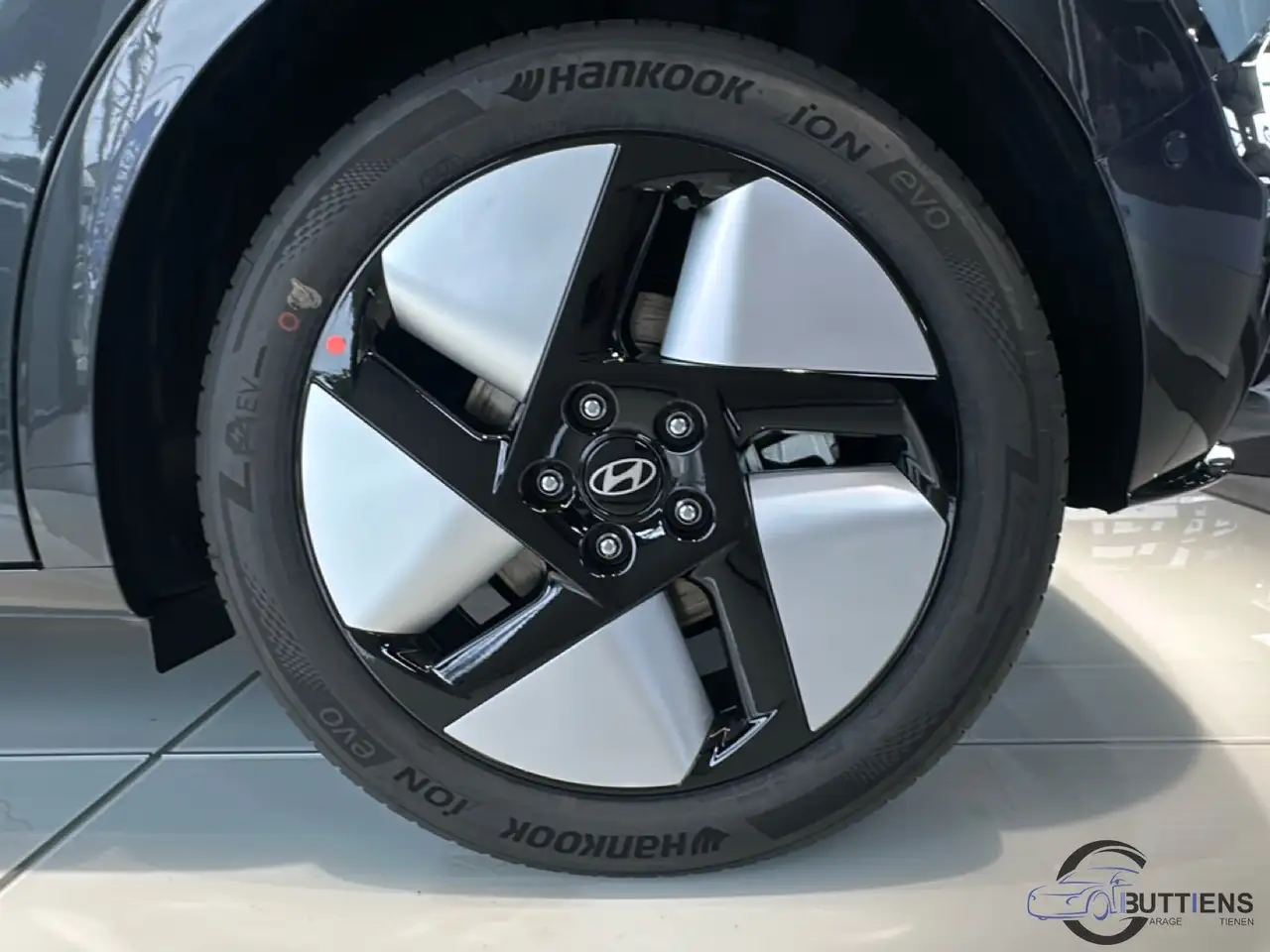 Hyundai IONIQ 3 - 11