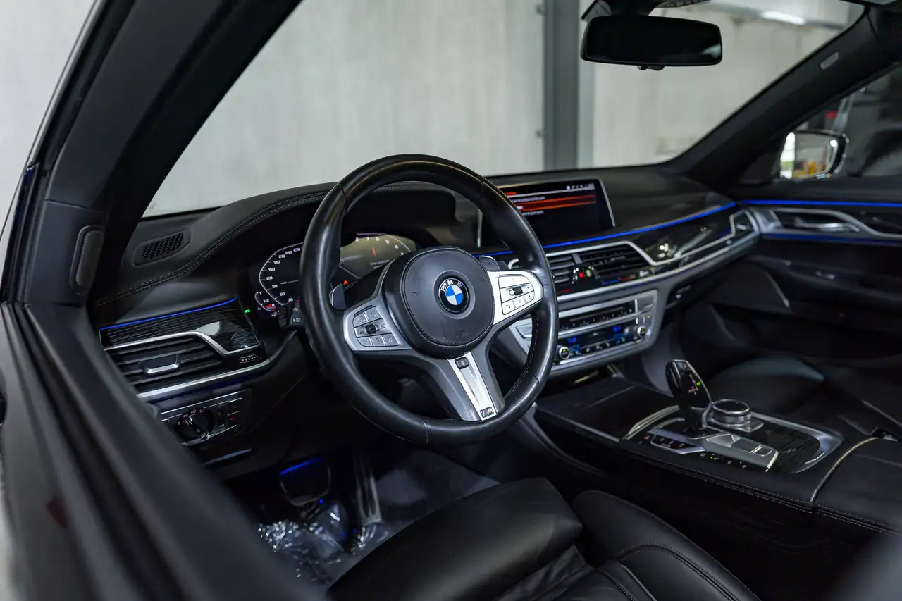 BMW 745 - 7