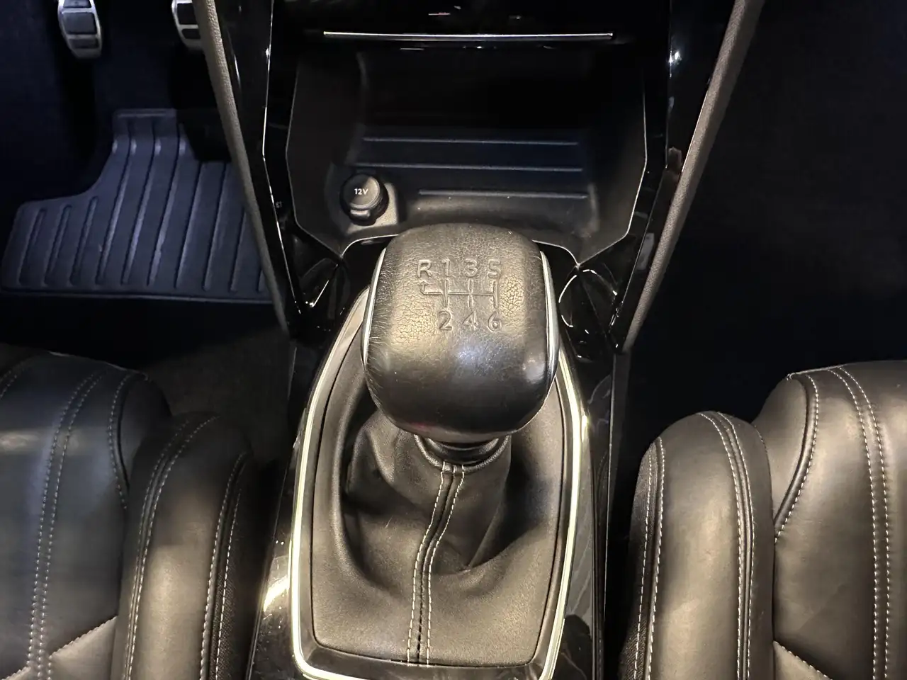 Peugeot 208 - 4