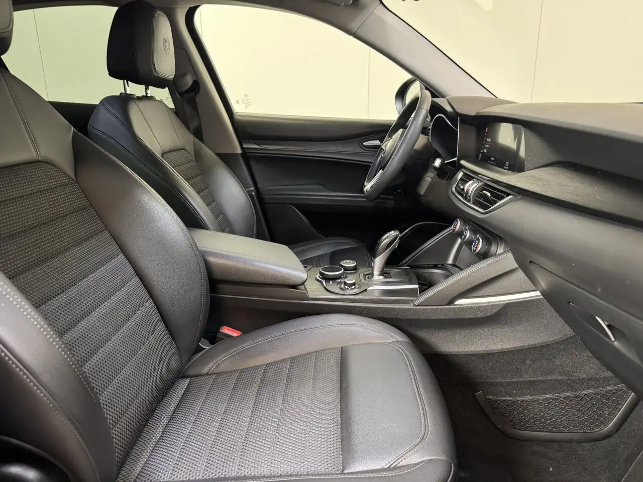Alfa Romeo Stelvio - 2