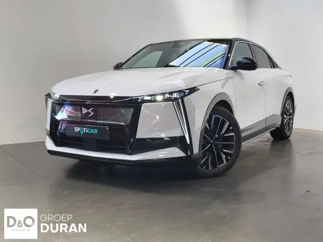 DS Automobiles N°8