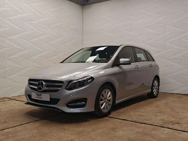 Mercedes-Benz B 180
