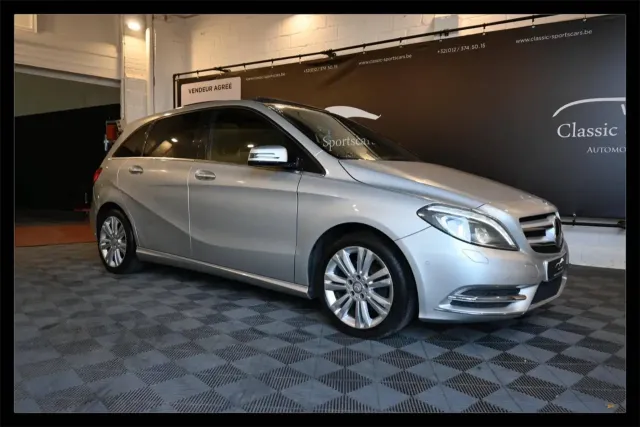Mercedes-Benz B 180