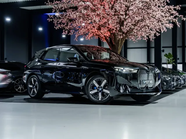 BMW iX