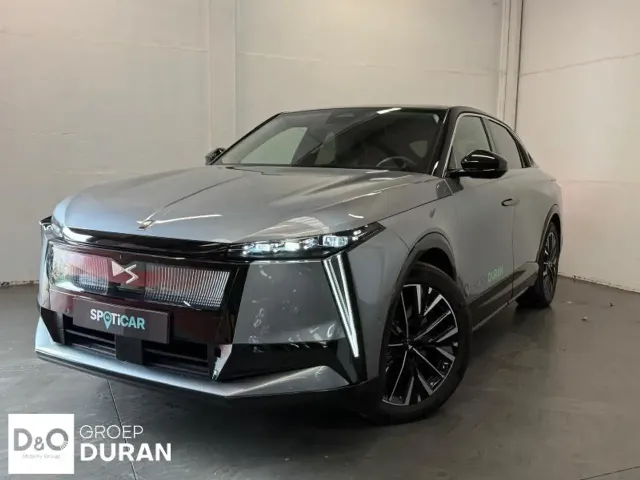 DS Automobiles N°8