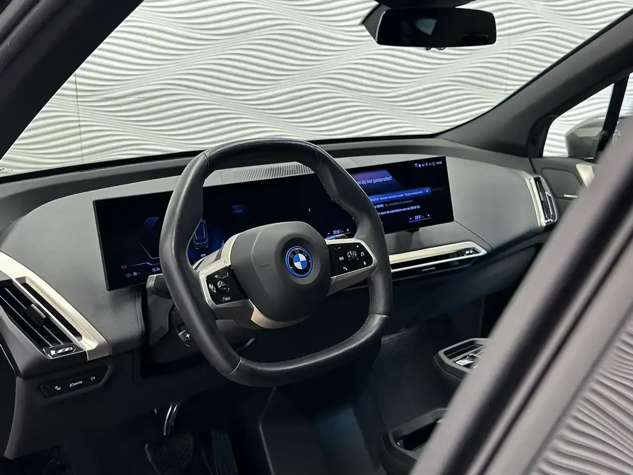 BMW iX - 23