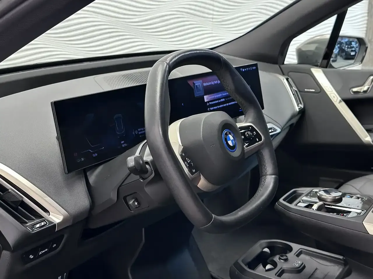 BMW iX - 25