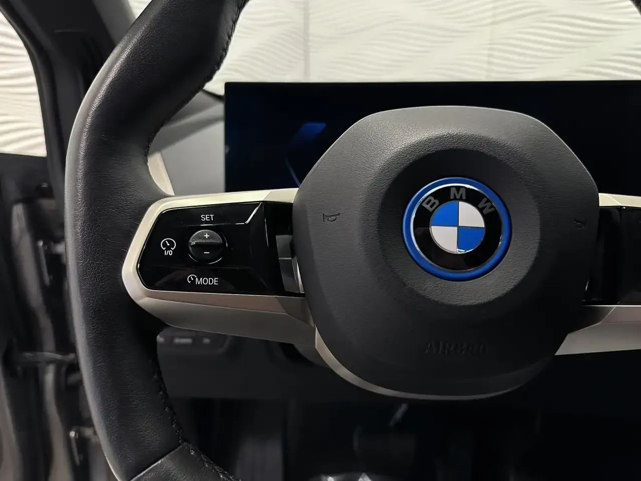 BMW iX - 26
